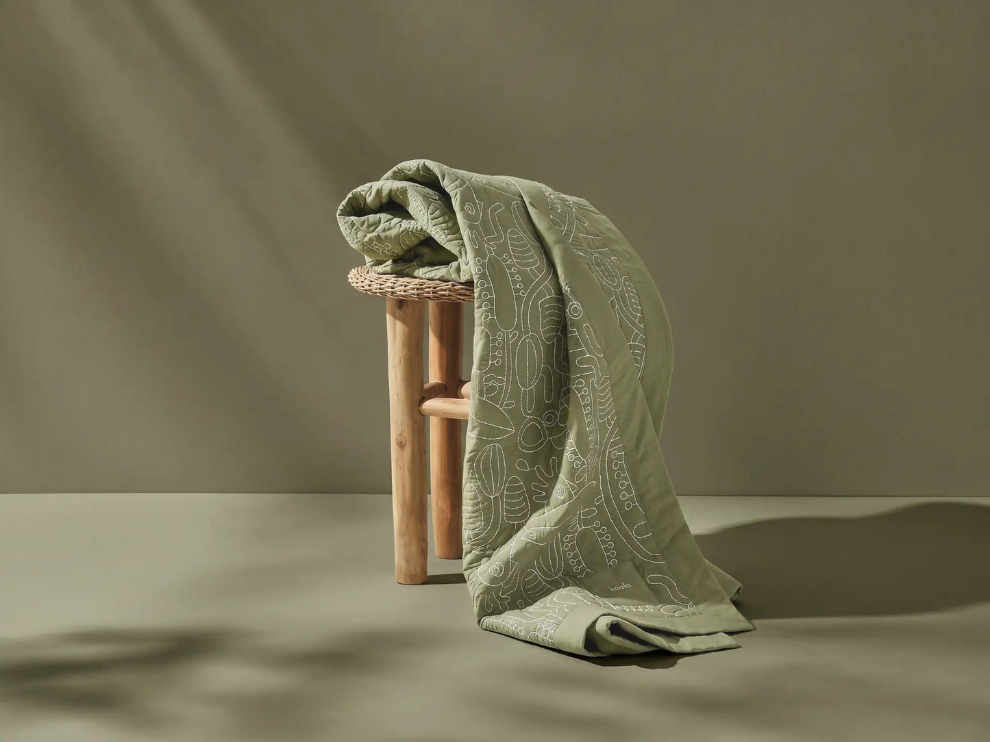 Australia 01 (Pantone) Beach Bum Throw