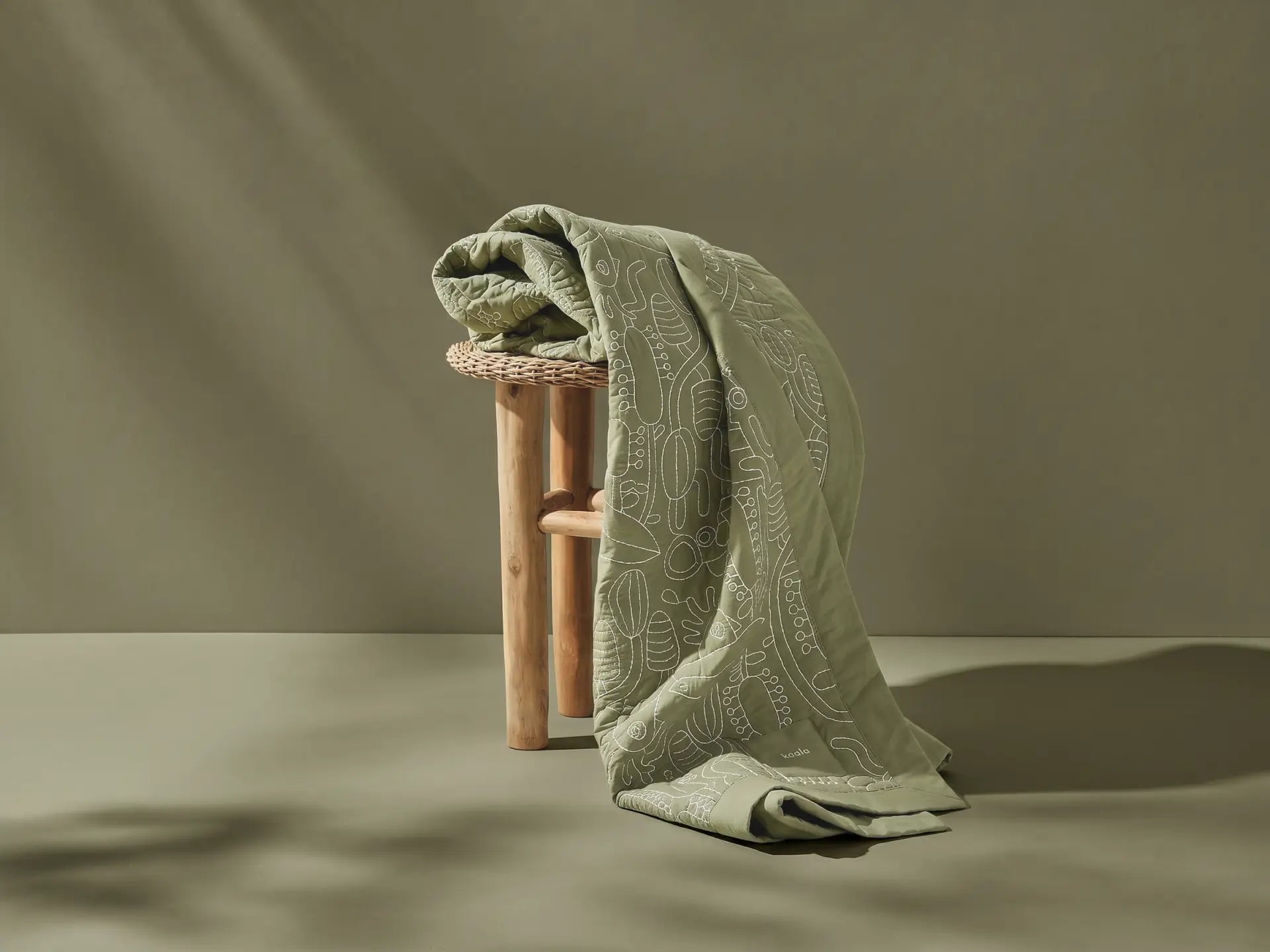 Australia 01 (Pantone) Beach Bum Throw
