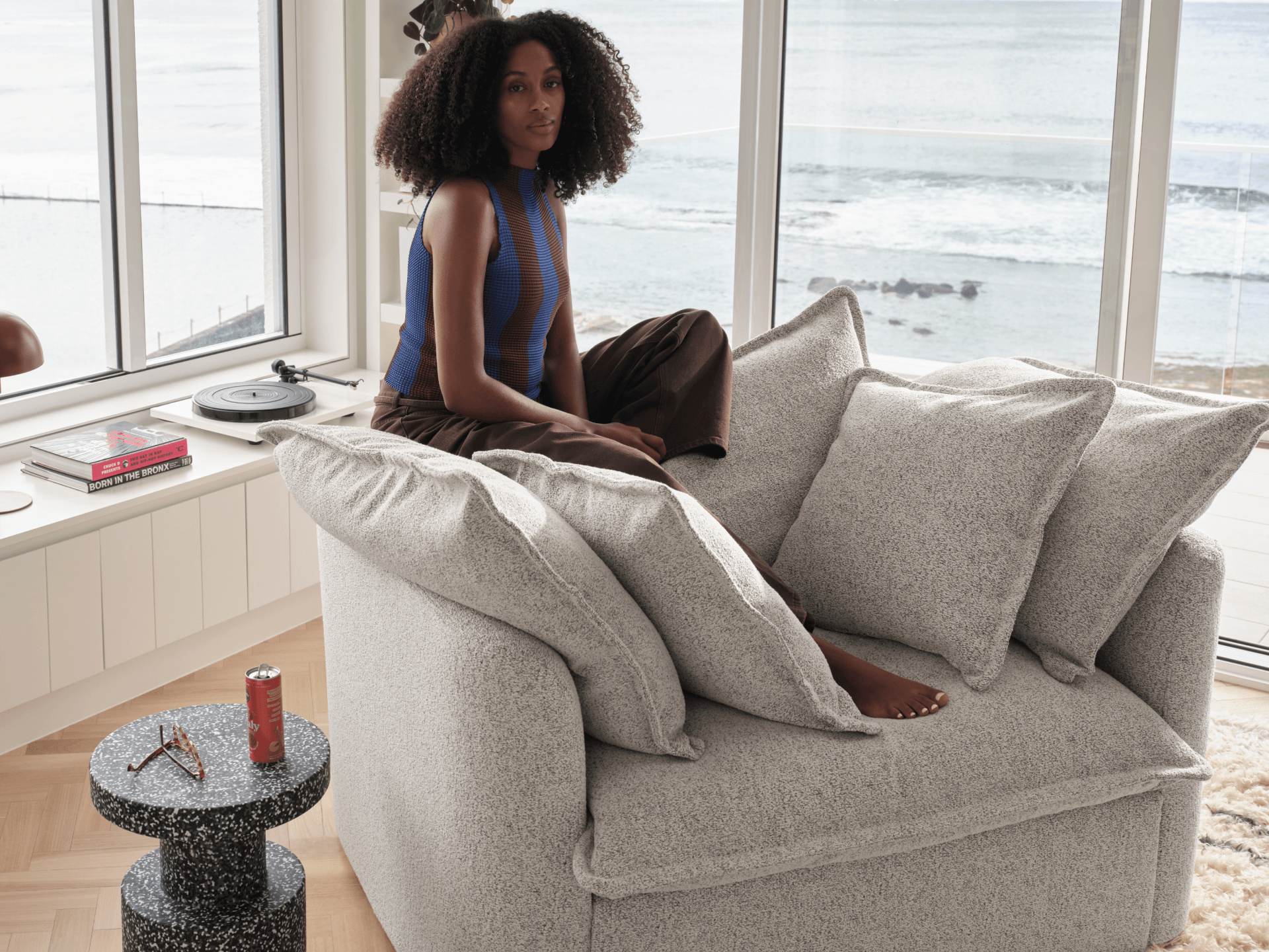 TAMCOPY:TAM_AL_ARMCHAIR_W_06_LIFESTYLE.png