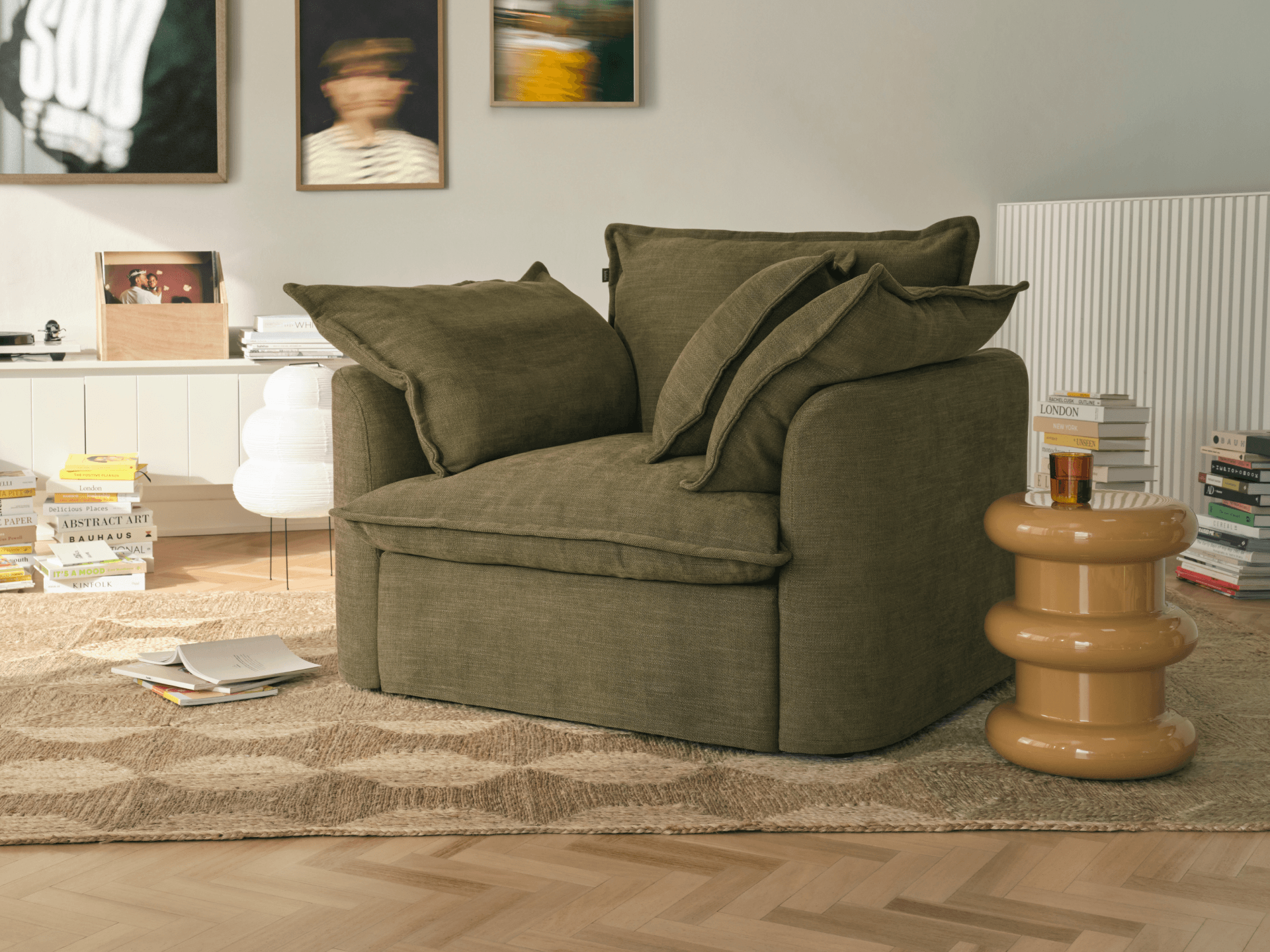 TAMCOPY:TAM_FW_ARMCHAIR_W_05-1_LIFESTYLE.png