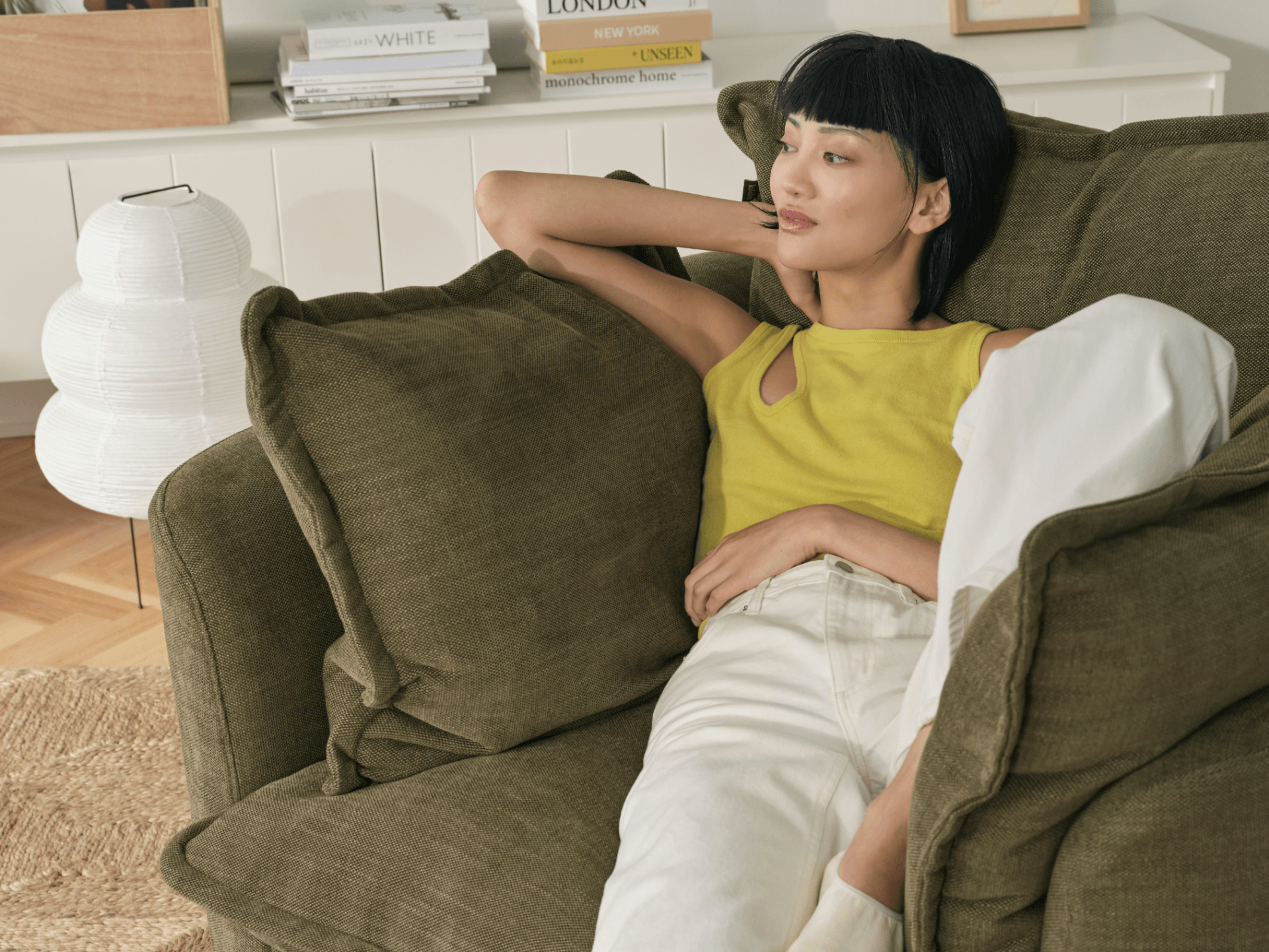 TAMCOPY:TAM_FW_ARMCHAIR_W_06_LIFESTYLE.png