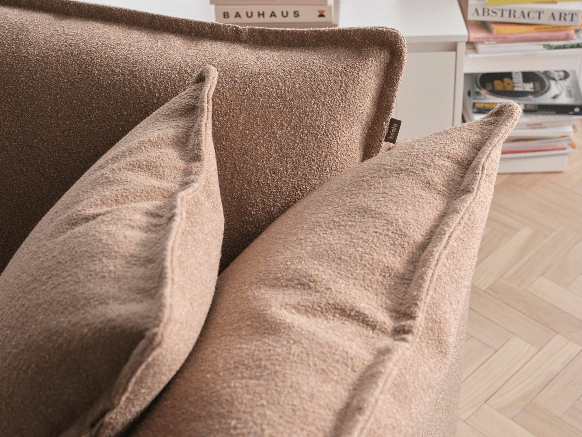 TAMCOPY:TAM_PB_ARMCHAIR_W_07_LIFESTYLE.png