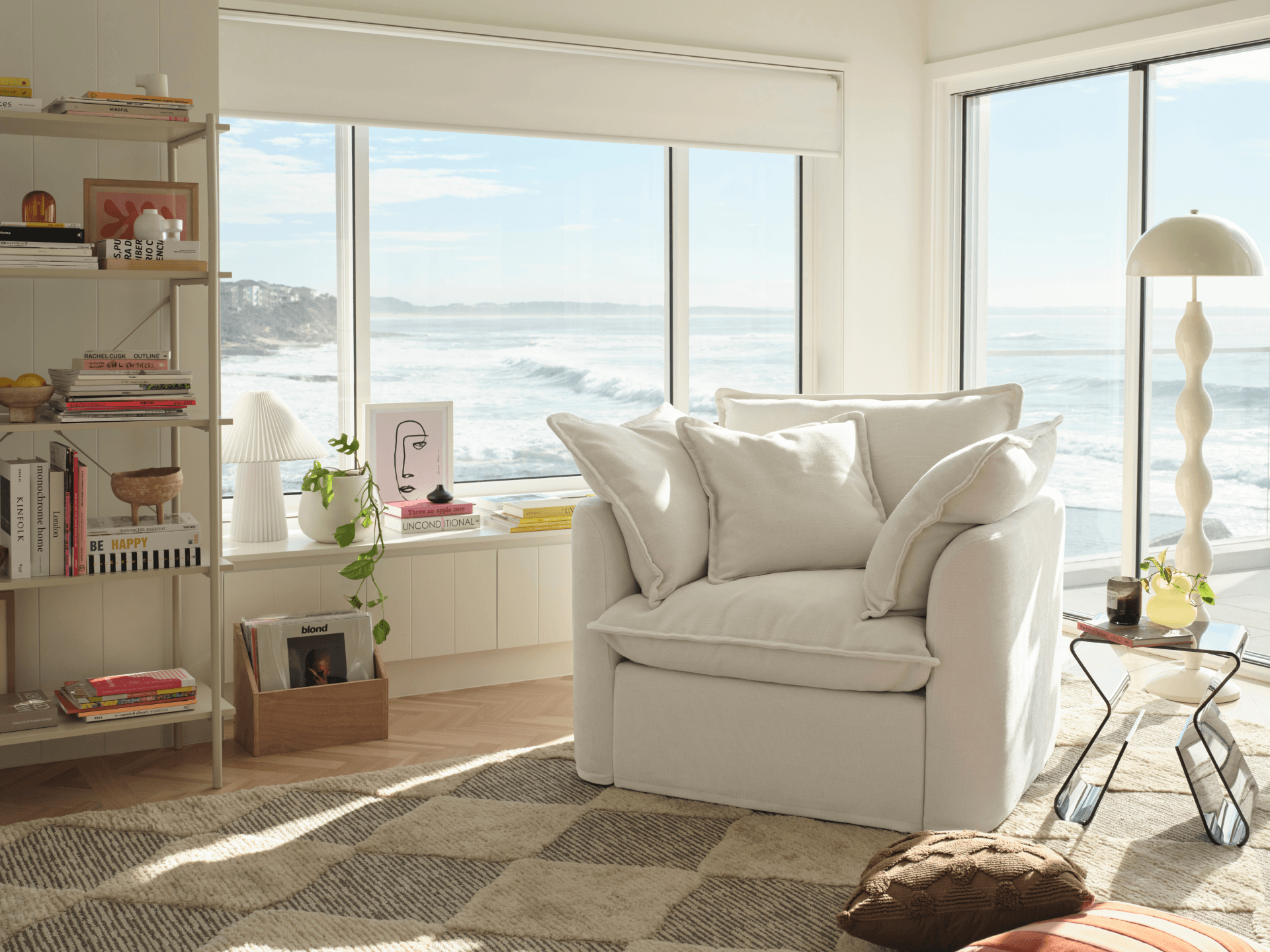 TAMCOPY:TAM_WC_ARMCHAIR_R_05-1_LIFESTYLE.png